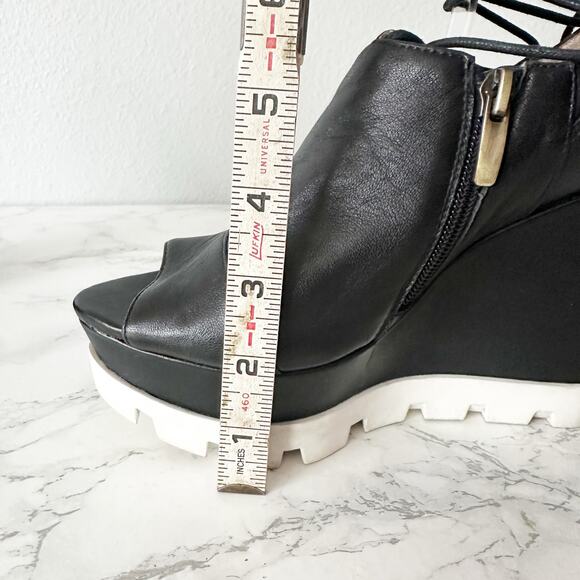 Rochessa Sporty Black Leather‎ Wedge Lug Sole Ankle Wrap Heels Women’s Size 38 - Picture 12 of 13